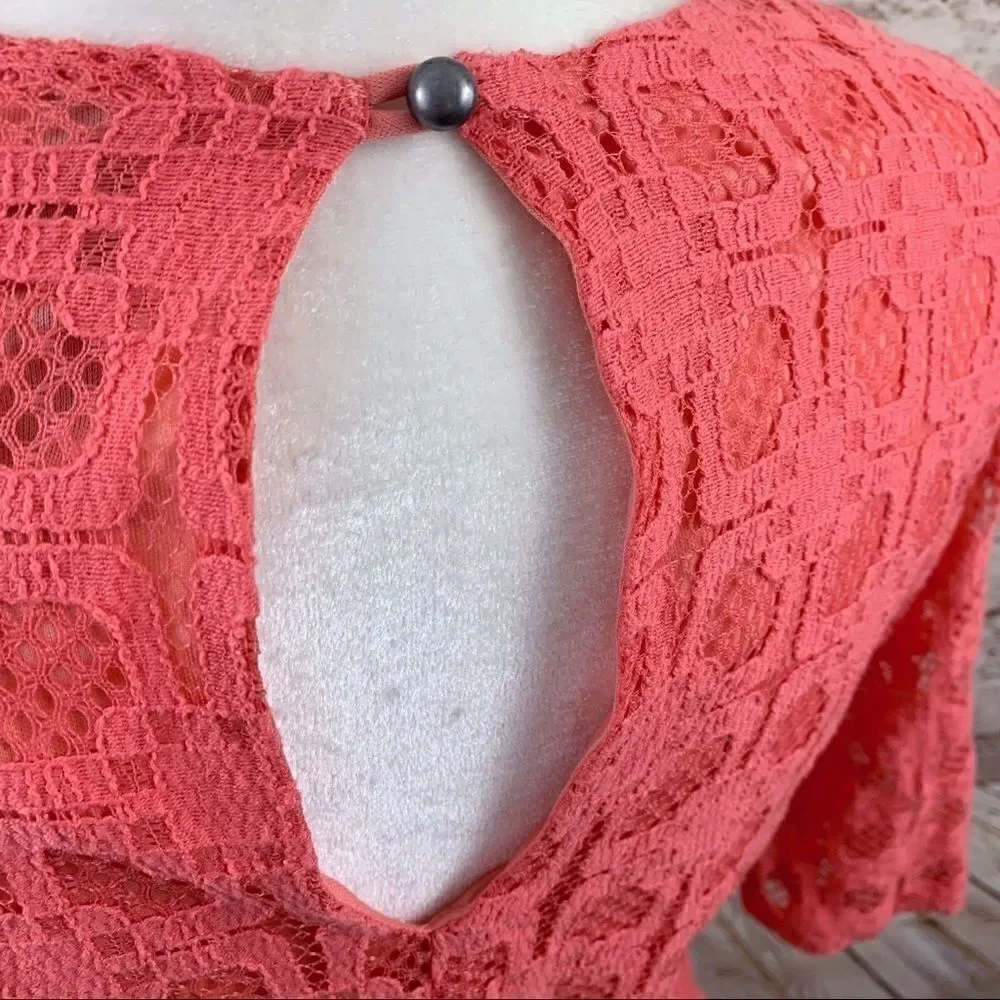 Buttons Francesca’s mod lace dress - Picture 4 of 6